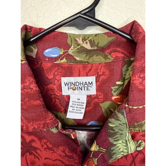 Windham Pointe Mens Christmas Hawaiian Shirt Holiday Lights Red Medium - Picture 3 of 3